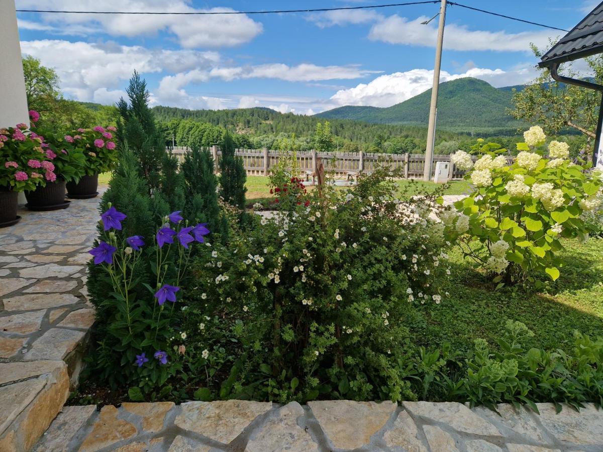 Plitvice Apis Villa โคเรนนิซา ภายนอก รูปภาพ